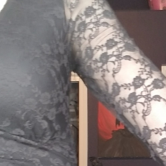 Lace fitted dress - Picture 3 of 3